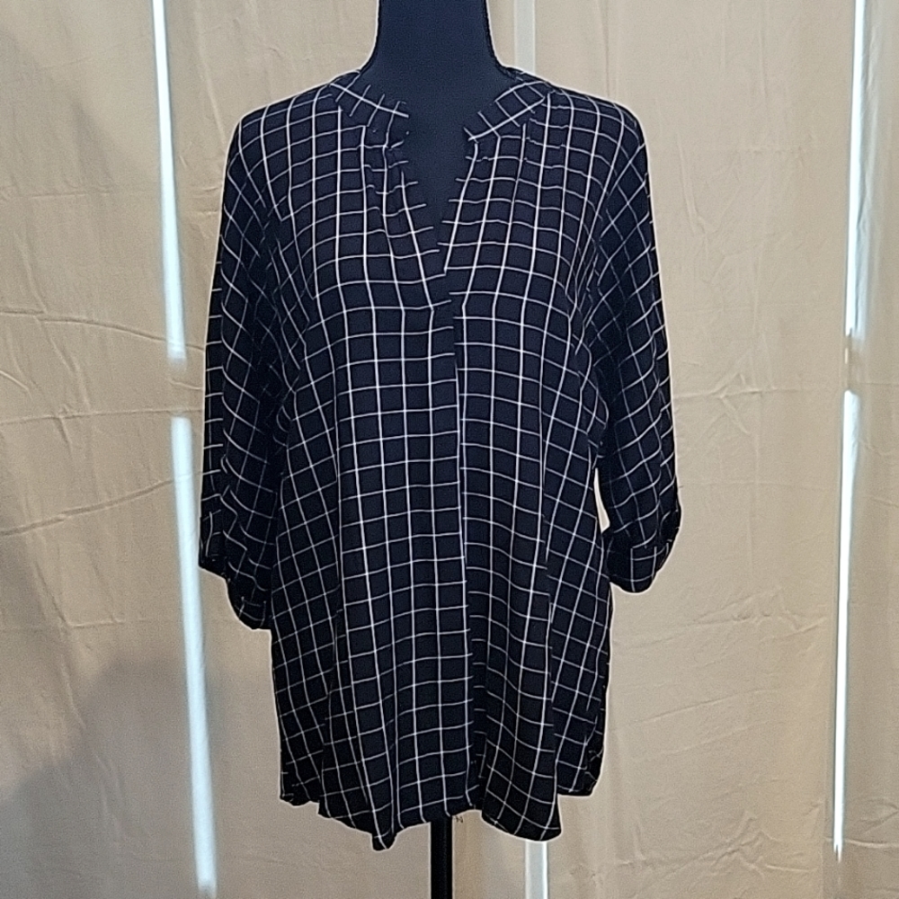 Takara, Black and White, 3 Quarter Inch Sleeves, V-Neck Blouse with Keyh…